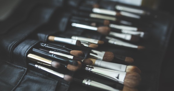 Where do I find the best training and skills for the top makeup academies in Kolkata? - Quora